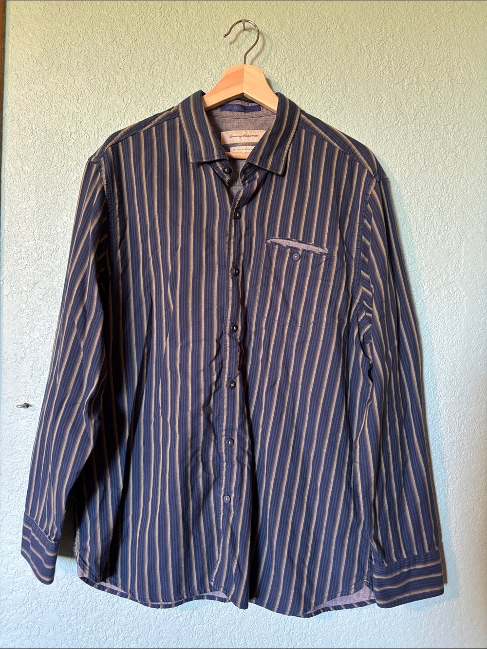 Tommy Bahamas Men's Navy and Tan Striped Button-Up Collared Shirt Size L Good